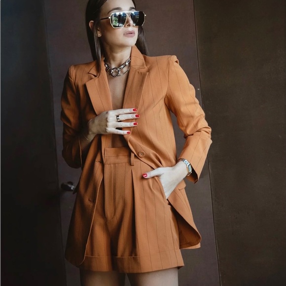 Danielle Bernstein Macy’s set everything included - Picture 2 of 3